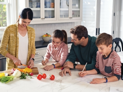 Fitbit Versa, lo smartwatch per noi genitori