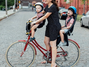 Come si portano i bambini in bicicletta?