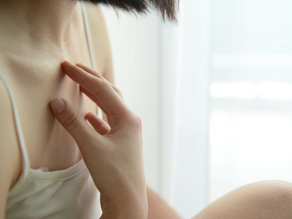Acne negli adolescenti, via latte e glutine per una pelle perfetta