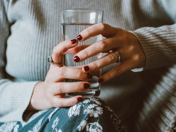I trucchi per bere davvero due litri di acqua al giorno