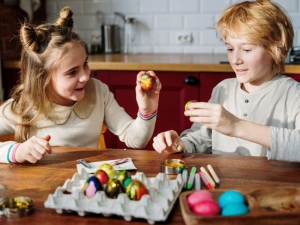 Come decorare le uova a Pasqua con i bambini