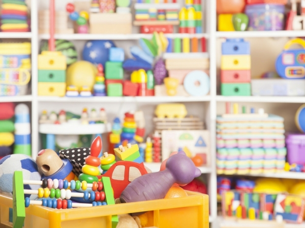 Meno giocattoli, più benefici