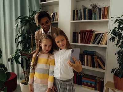 "Per favore, non farlo": come chiedere ai parenti di non condividere foto dei bimbi sui social