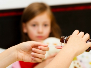 Come scegliere gli sciroppi per la tosse per i nostri bambini