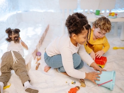 Giocare con la sabbia ha tantissimi benefici