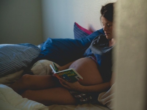 Come passare il tempo nel letto quando la gravidanza è a rischio