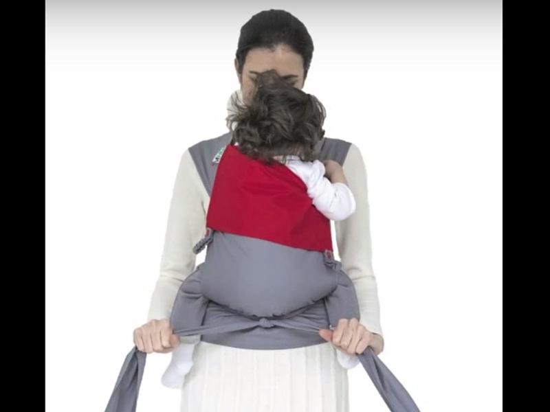 Come portare il bambino con il mei tai nella posizione canguro