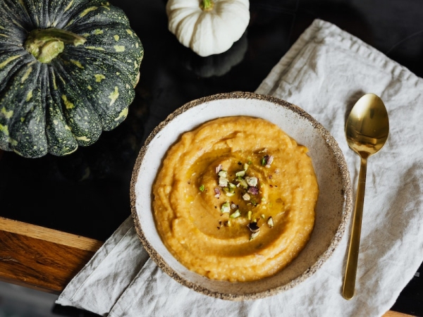 Crema densa di zucca: la ricetta della vellutata morbidissima che sembra una purea