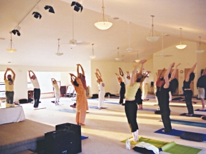 La truffa delle scuole di yoga