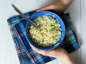 Noodles in brodo