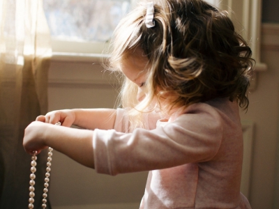 Come incoraggiare i bambini a giocare da soli