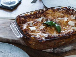 Lasagne vegetariane con radicchio, funghi e noci
