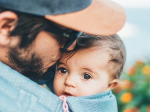 8 consigli per i papà che vogliono sentirsi più vicini ai loro figli quando la mamma allatta