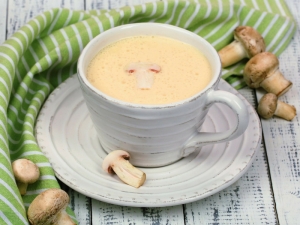 Vellutata di funghi, cavolfiore e porro